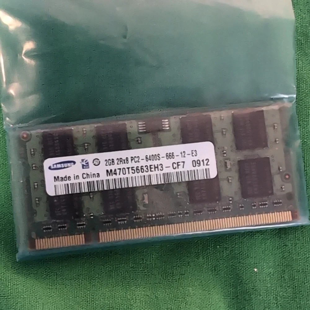 Samsung 2GB 2Rx8 PC2-6400S-666-12-E3 DDR2 SDRAM Laptop Ram